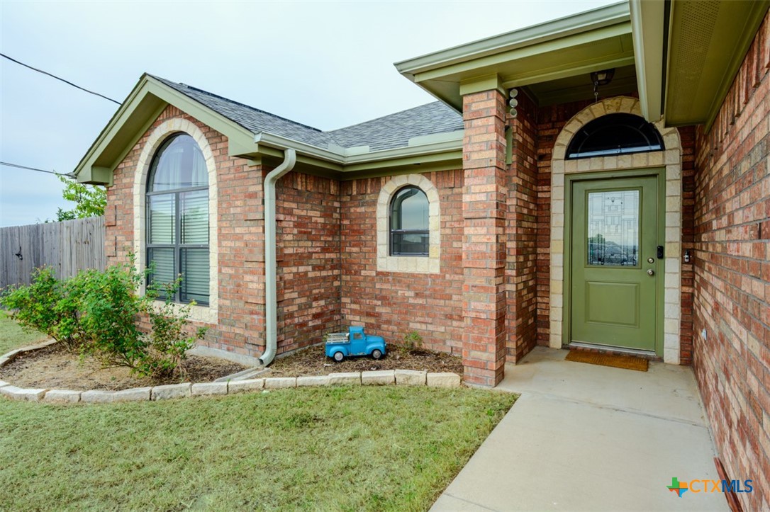 124 Prairie Circle Kempner, TX 76539 - Photo 28 of 34 a front view of a house with garden
