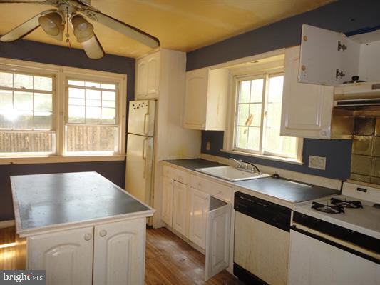 28 Main Street Bridgeton, NJ 08302 - Photo 4 of 29 a kitchen with a stove a sink and a cabinets