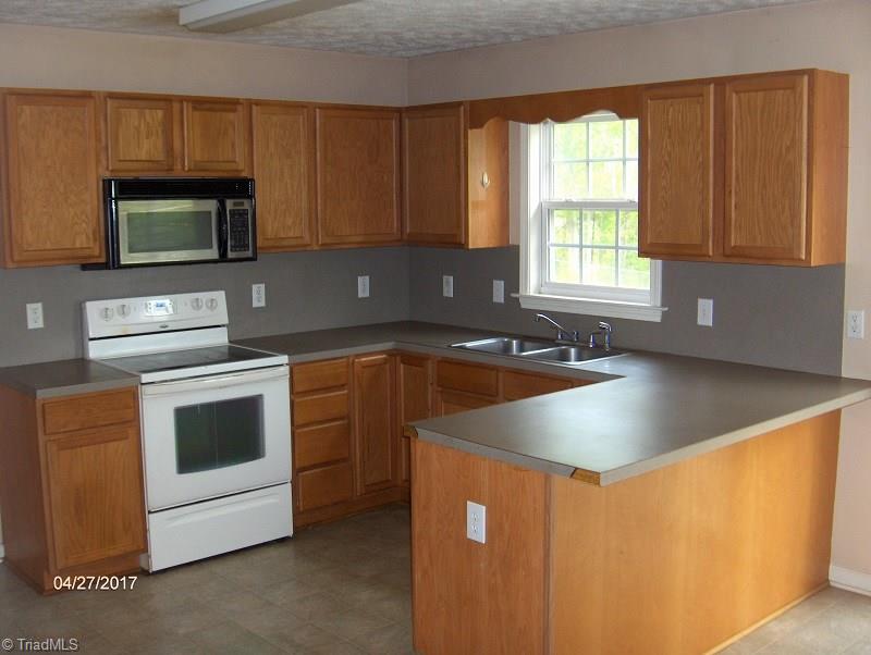 1135 Laurel Crest Road King, NC 27021 - Photo 4 of 12 Gallery Image 4