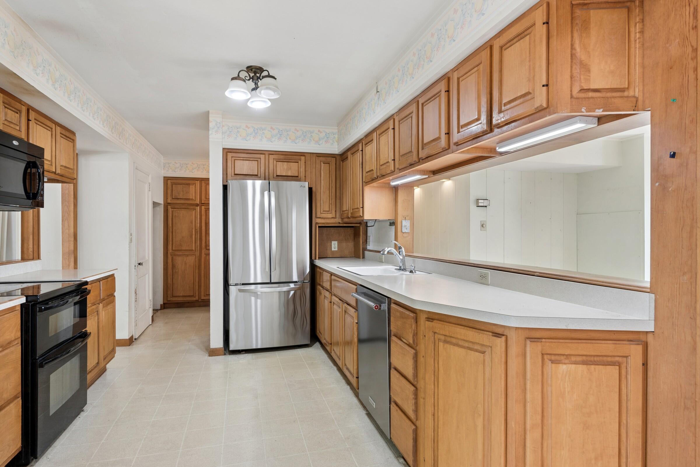 415 Ridgeway Street St. Joseph, MI 49085 - Photo 8 of 36 08-Kitchen