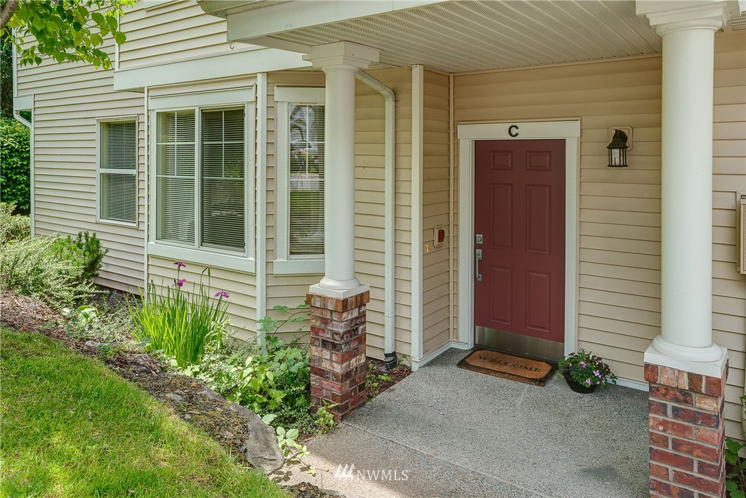 217 South 49th Street, Unit C Renton, WA 98055 - Photo 2 of 16