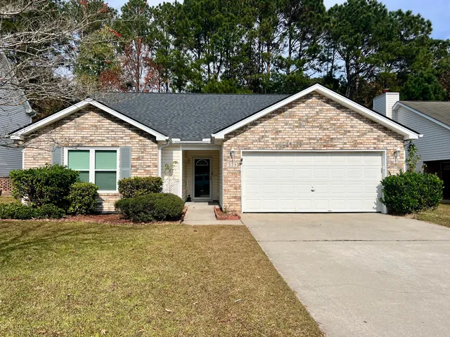 $325,000 | 223 Everwood Court, Moncks Corner, SC 29461
