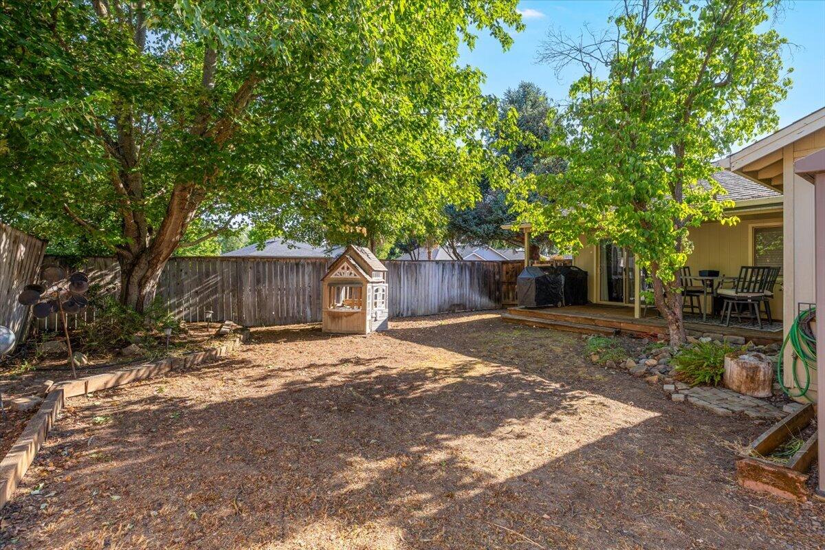 1111 Looking Glass Way Central Point, OR 97502 - Photo 24 of 30 26-CI_8545