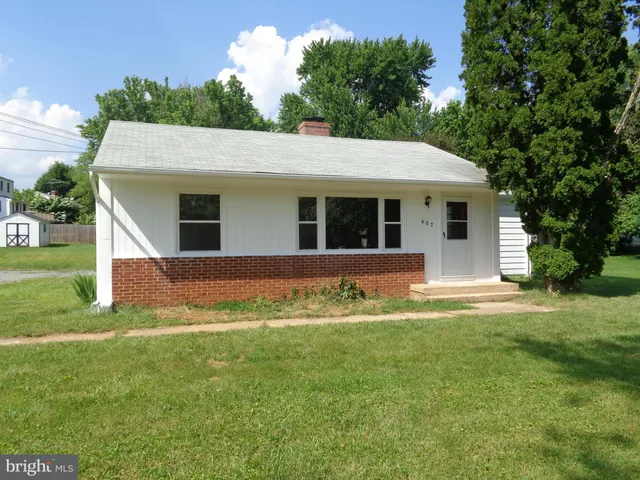 $2,135 | 607 Waterloo Road, Warrenton, VA 20186