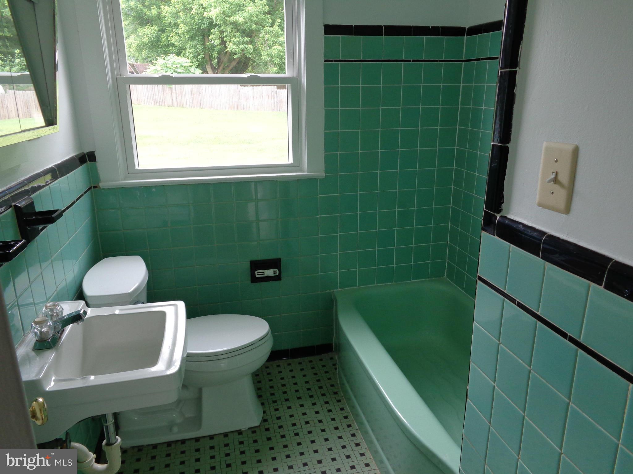 607 Waterloo Road Warrenton, VA 20186 - Photo 4 of 8 Bath