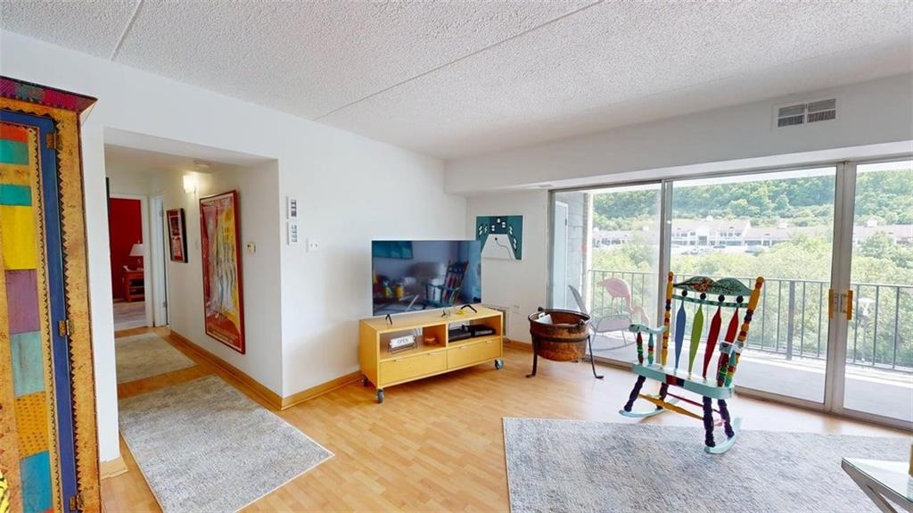 2120 Greentree Road, Unit 102E Pittsburgh, PA 15220 - Photo 9 of 32