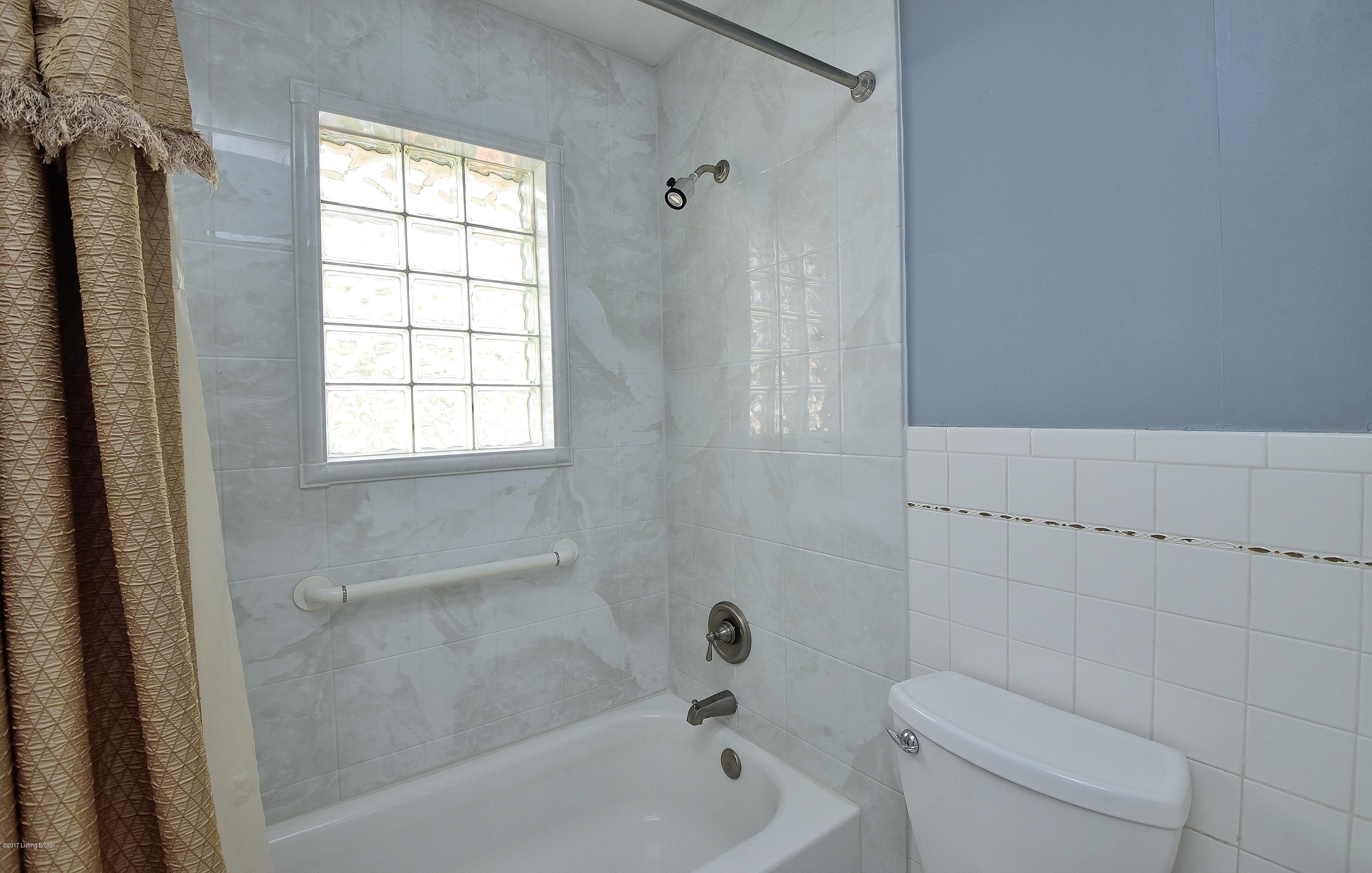 723 Palatka Road Louisville, KY 40214 - Photo 14 of 30 Bath