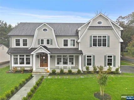 $2,999,000 | 40 Greenview Way, Montclair, NJ 07043