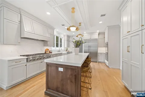 $2,999,000 | 40 Greenview Way, Montclair, NJ 07043