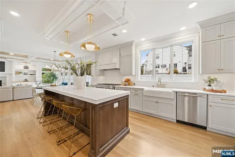 $2,999,000 | 40 Greenview Way, Montclair, NJ 07043