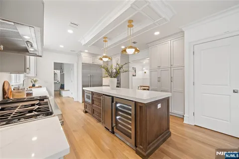 $2,999,000 | 40 Greenview Way, Montclair, NJ 07043