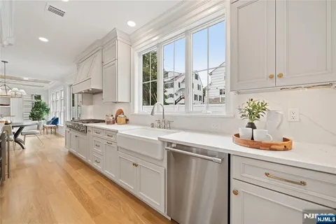 $2,999,000 | 40 Greenview Way, Montclair, NJ 07043