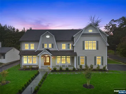 $2,999,000 | 40 Greenview Way, Montclair, NJ 07043