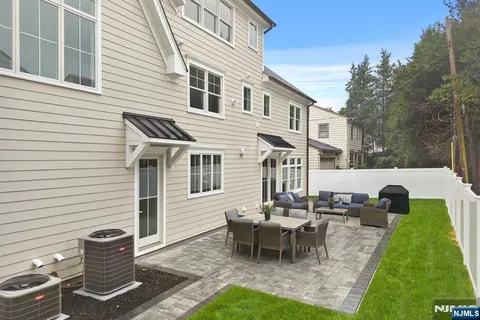 $2,999,000 | 40 Greenview Way, Montclair, NJ 07043