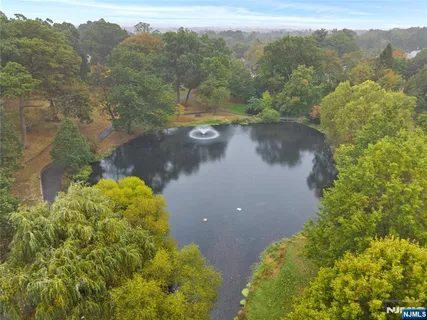 $2,999,000 | 40 Greenview Way, Montclair, NJ 07043