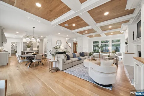 $2,999,000 | 40 Greenview Way, Montclair, NJ 07043