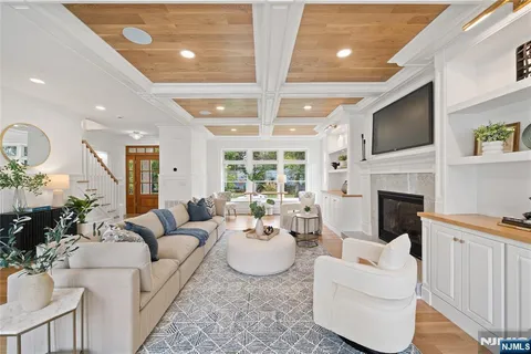 $2,999,000 | 40 Greenview Way, Montclair, NJ 07043