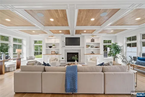 $2,999,000 | 40 Greenview Way, Montclair, NJ 07043