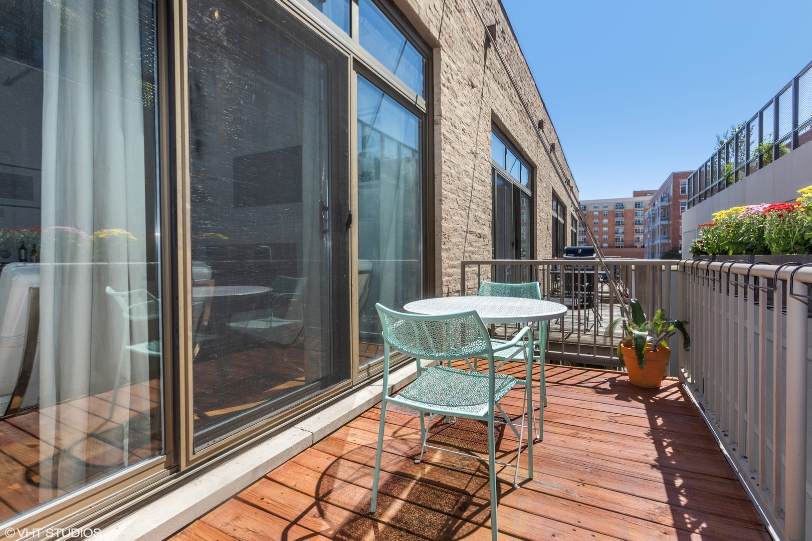 14 North Sangamon Street, Unit 309 Chicago, IL 60607 - Photo 18 of 39 a outdoor view with a sitting space