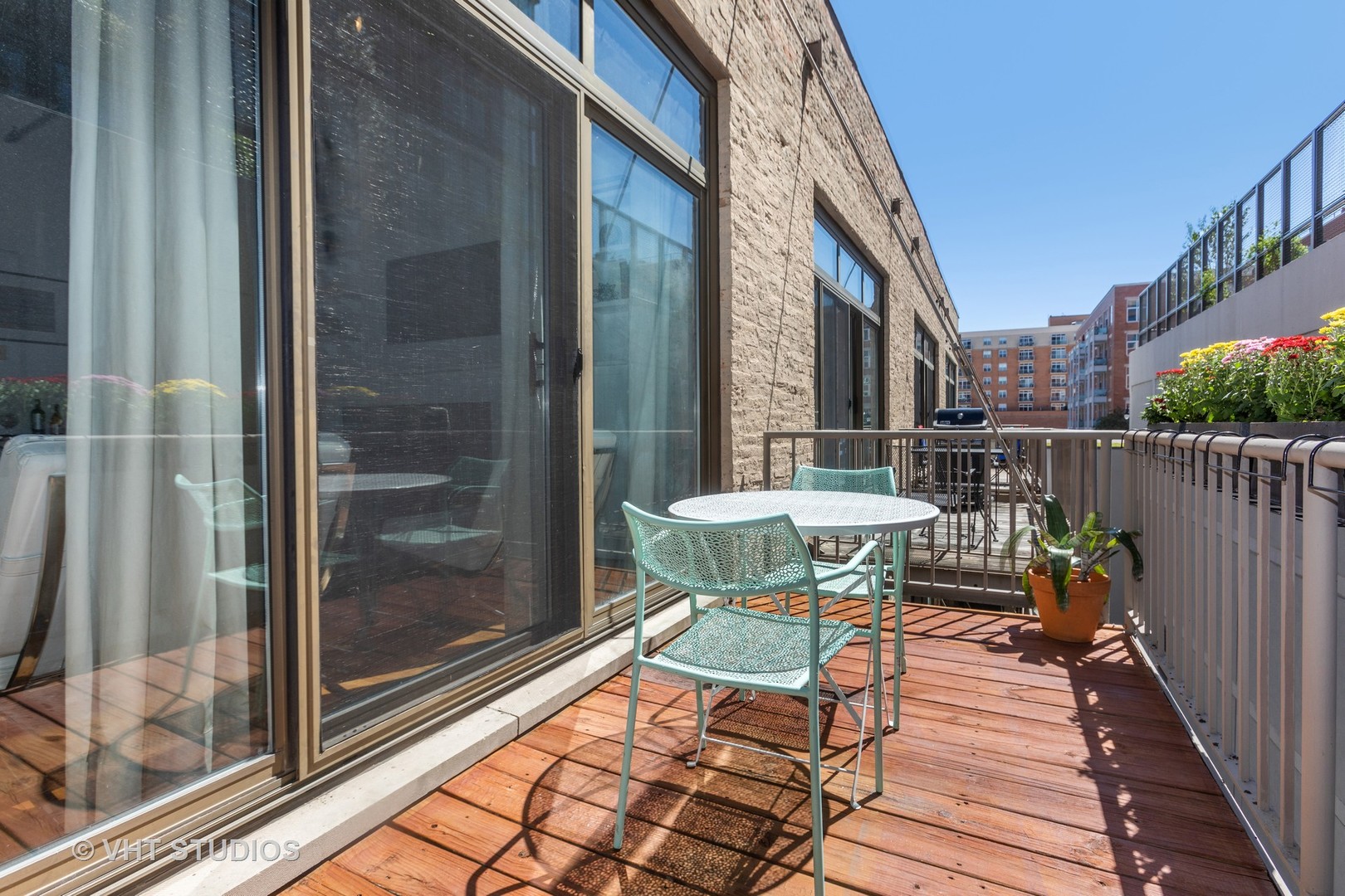 14 North Sangamon Street, Unit 309 Chicago, IL 60607 - Photo 37 of 39 a outdoor view with a sitting space
