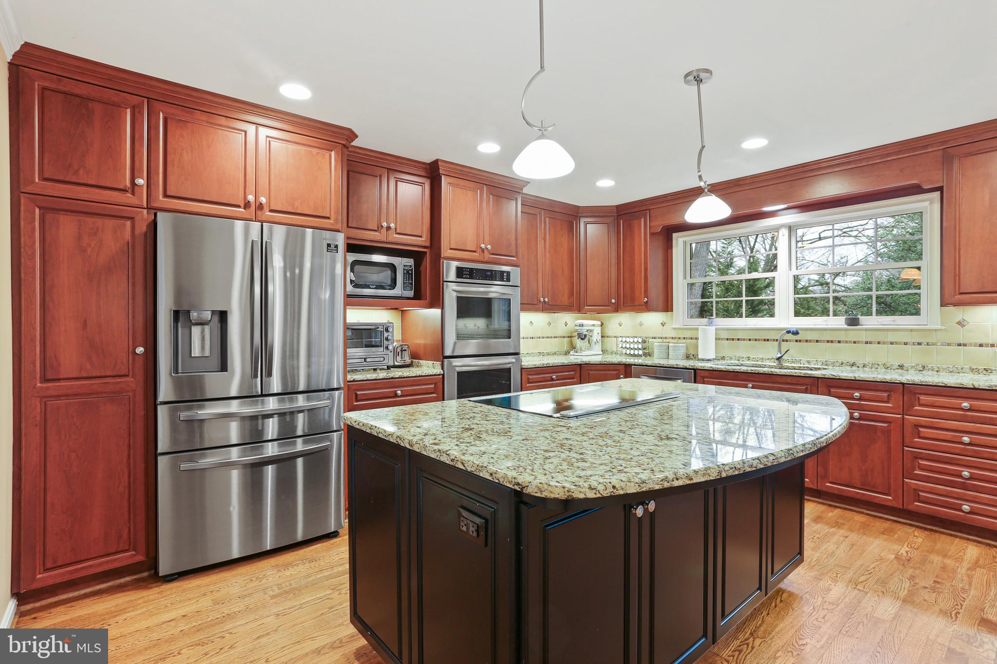 5 Over Ridge Court Potomac, MD 20854 - Photo 2 of 50