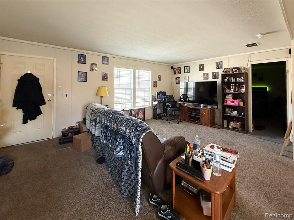 389 Rustic Lane North Belleville, MI 48111 - Photo 7 of 25