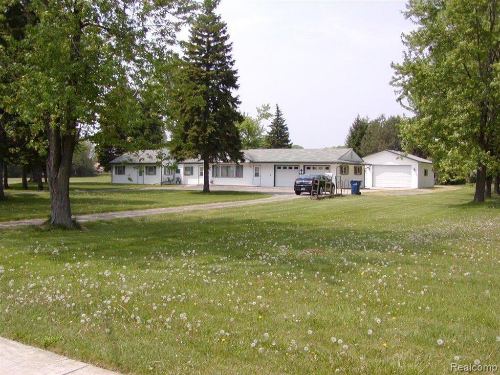 42501 Hayes Road Sterling Heights, MI 48313 - Photo 4 of 16 Hayes 003.JPG