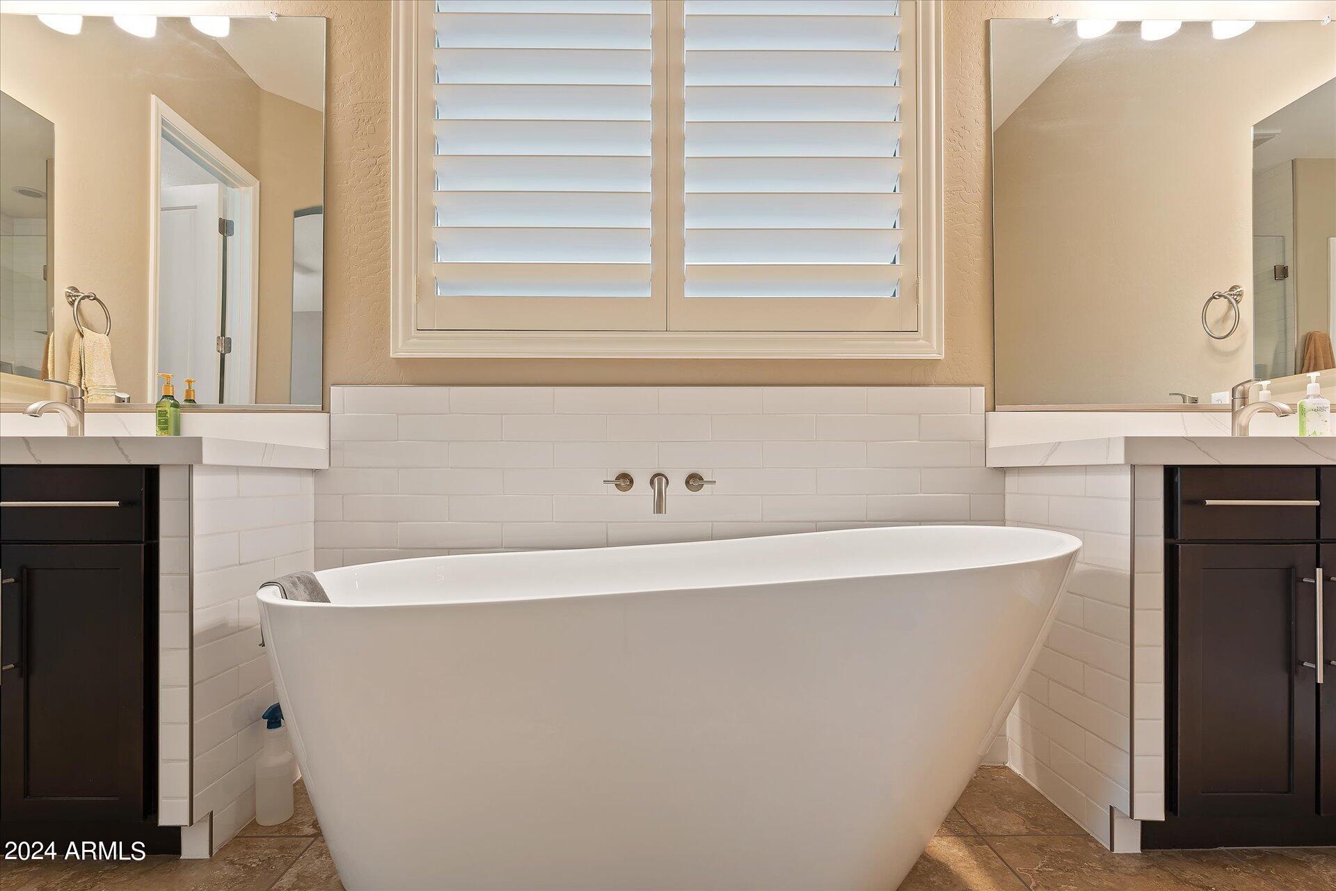 15741 West Harvard Street Goodyear, AZ 85395 - Photo 27 of 47 28-028-primary-bathroom