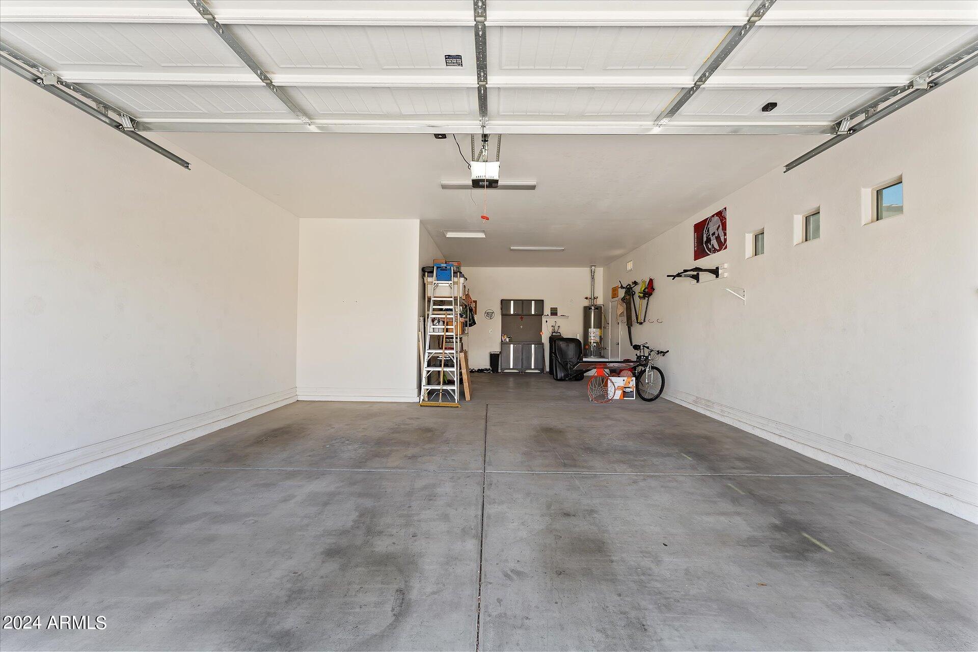 15741 West Harvard Street Goodyear, AZ 85395 - Photo 41 of 47 42-042-garage