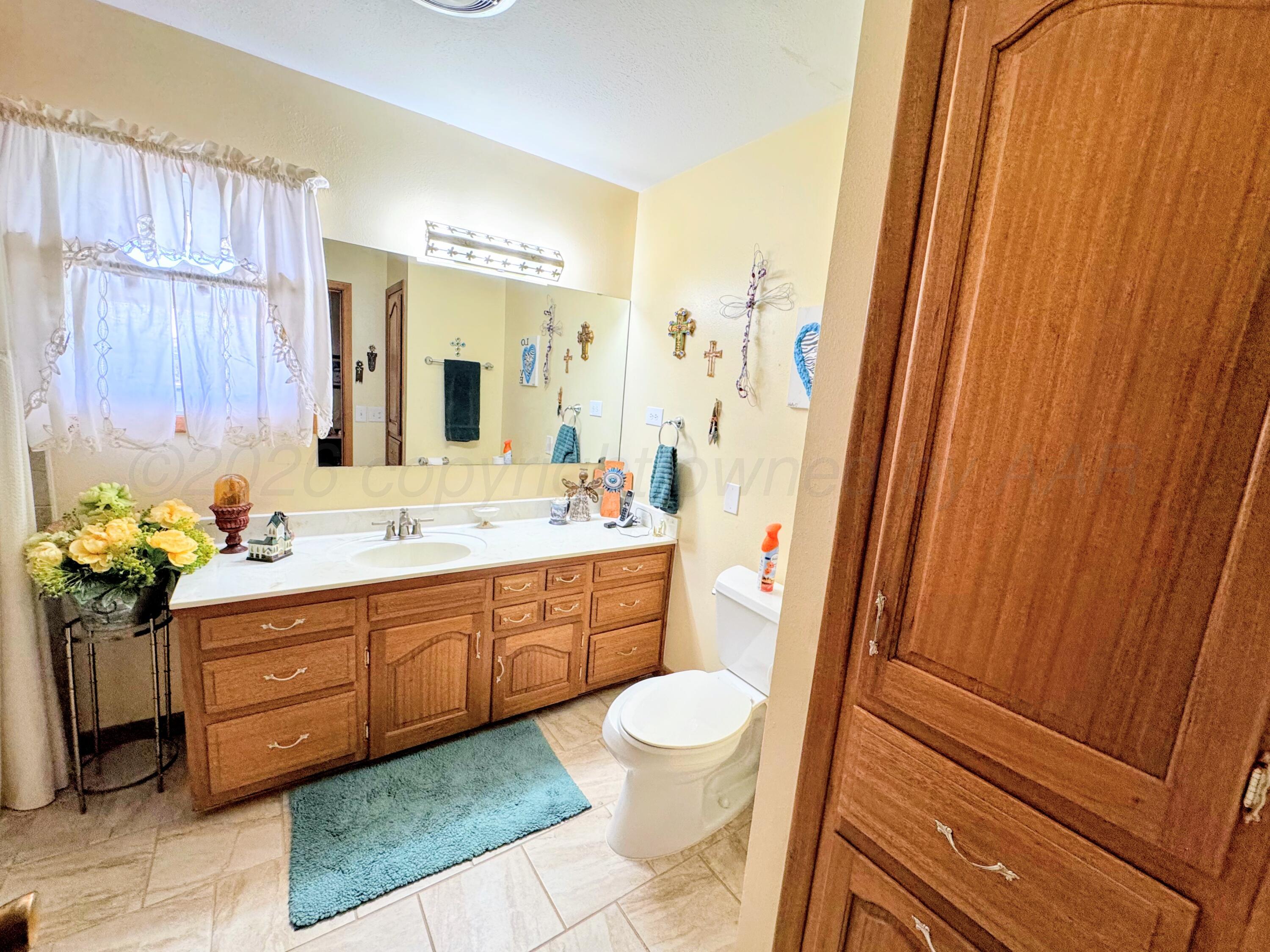 420 South Roland Street Spearman, TX 79081 - Photo 12 of 26 420 S Roland primary bathroom