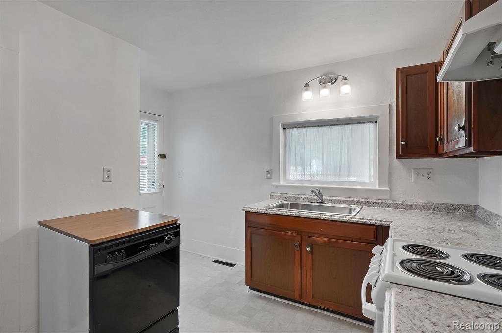 218 South Walnut Street Howell, MI 48843 - Photo 12 of 17