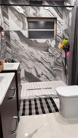 a bathroom with a bathtub