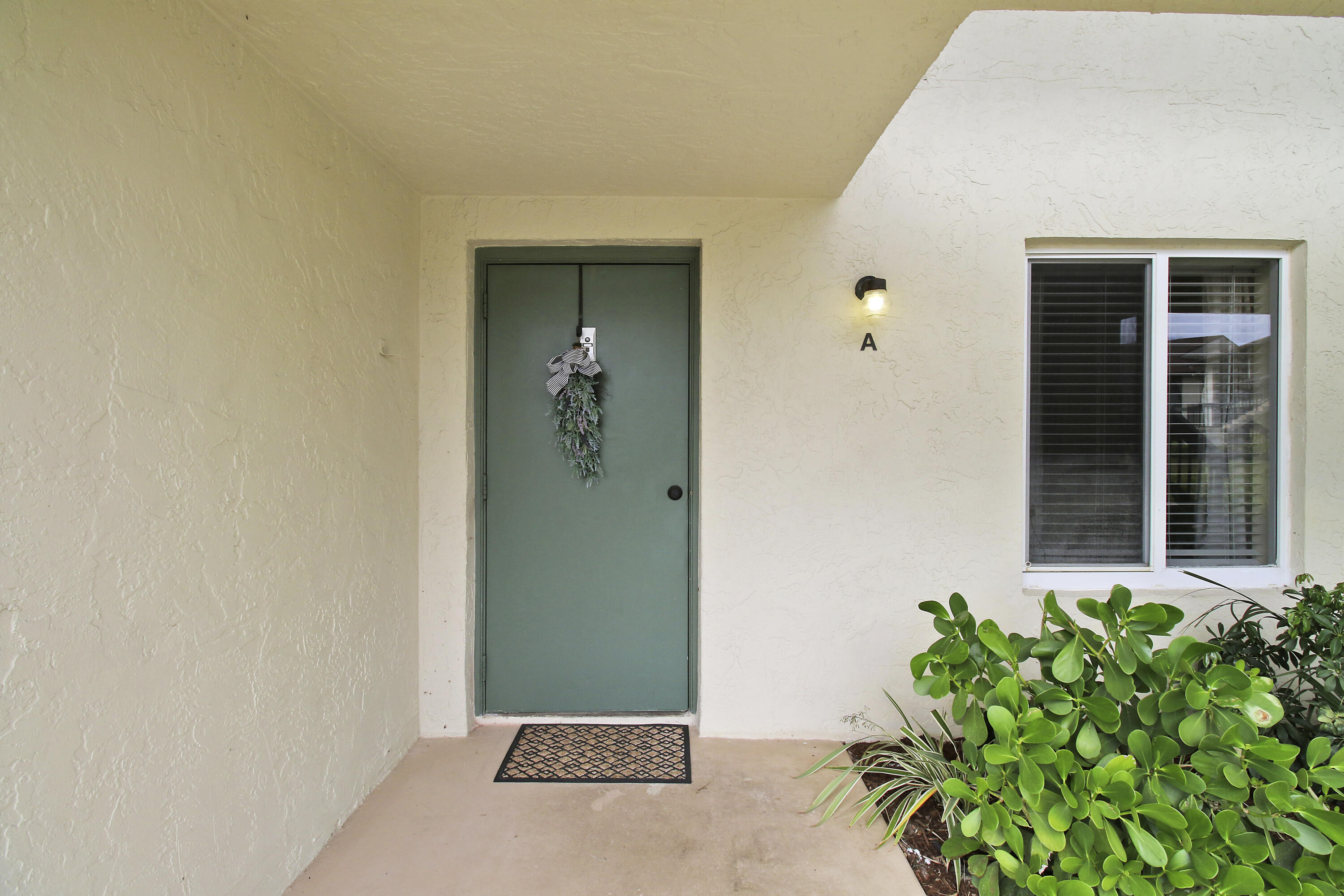 6285 Chasewood Drive, Unit A Jupiter, FL 33458 - Photo 3 of 29 House-22