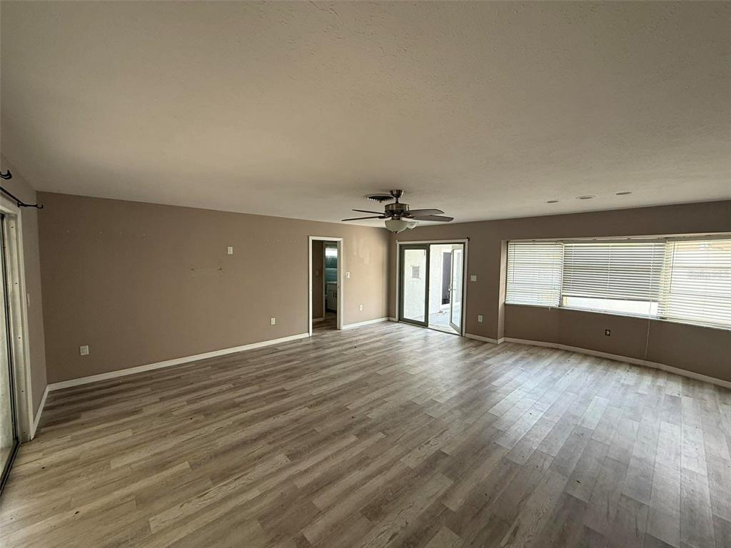 3101 Bispham Road Sarasota, FL 34231 - Photo 2 of 15