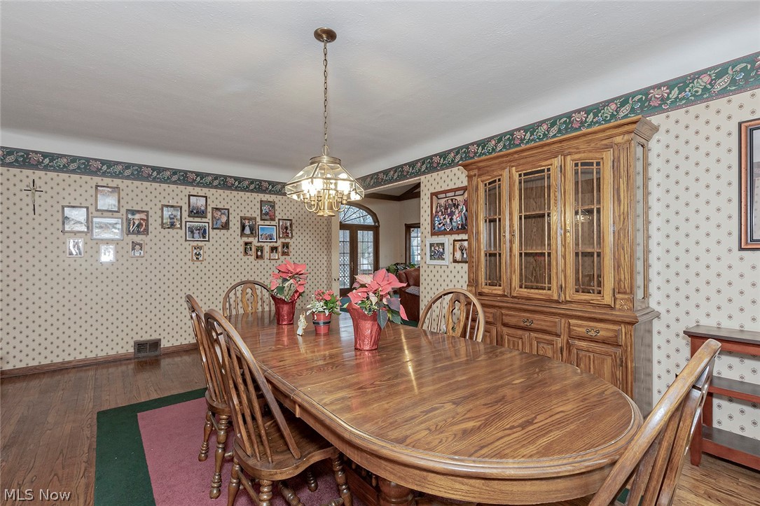 1401 Sunview Road Lyndhurst, OH 44124 - Photo 11 of 34