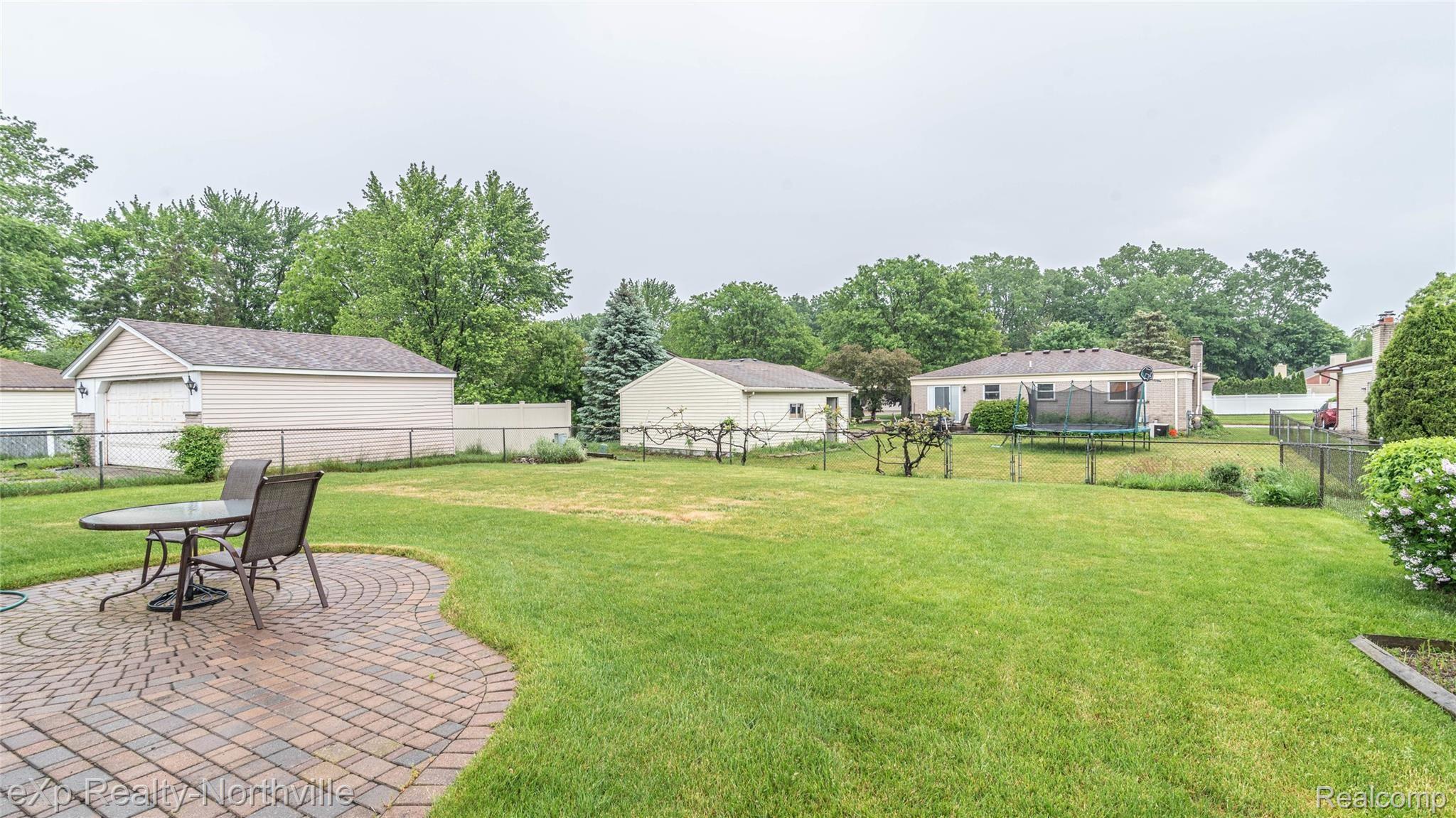837 Meadowlake Road Canton, MI 48188 - Photo 8 of 51 007_43.jpg