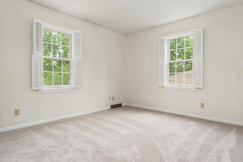 5792 Haddon Place Rockford, IL 61114 - Photo 35 of 47 an empty room with a window