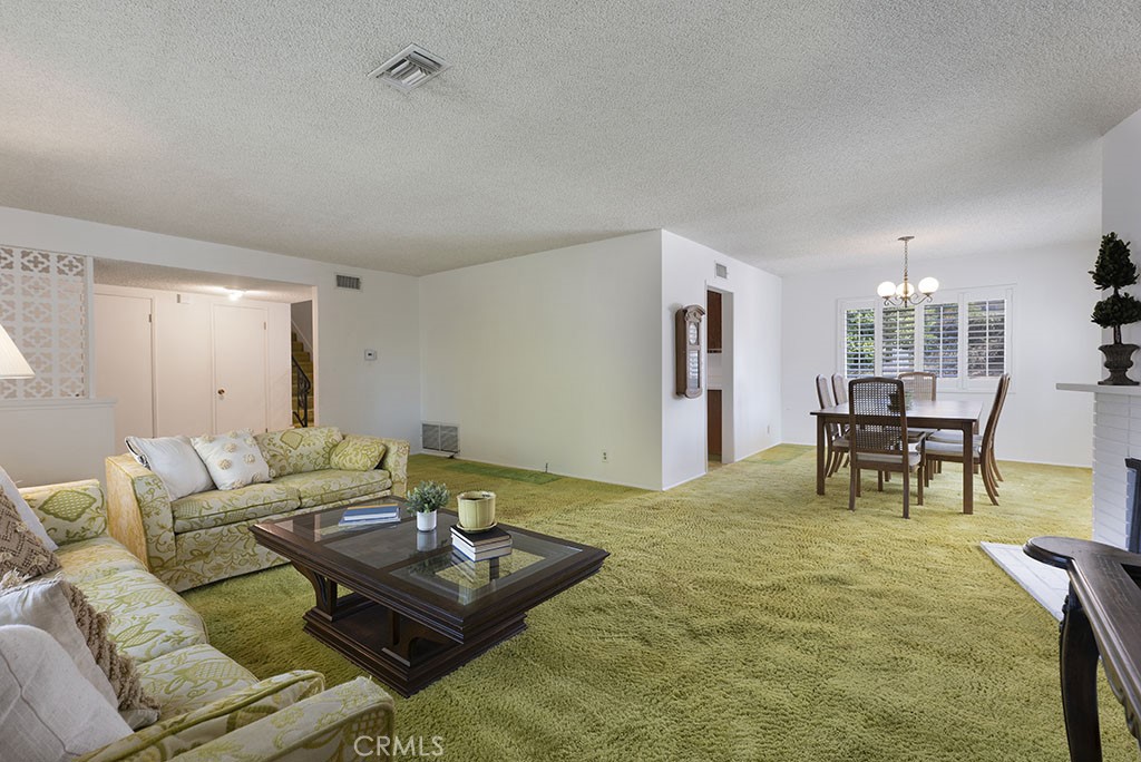 10568 Des Moines Avenue Porter Ranch, CA 91326 - Photo 6 of 30 Gallery Image 6
