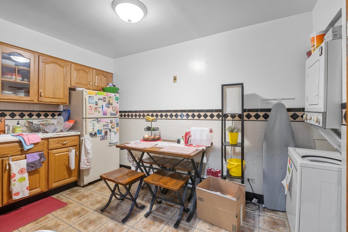 2708 West Division Street Chicago, IL 60622 - Photo 8 of 15 a dining room with furniture and natural light
