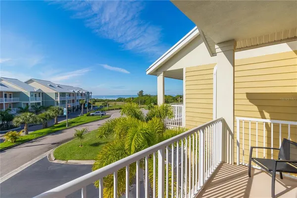 a view of entryway with a floor to ceiling window