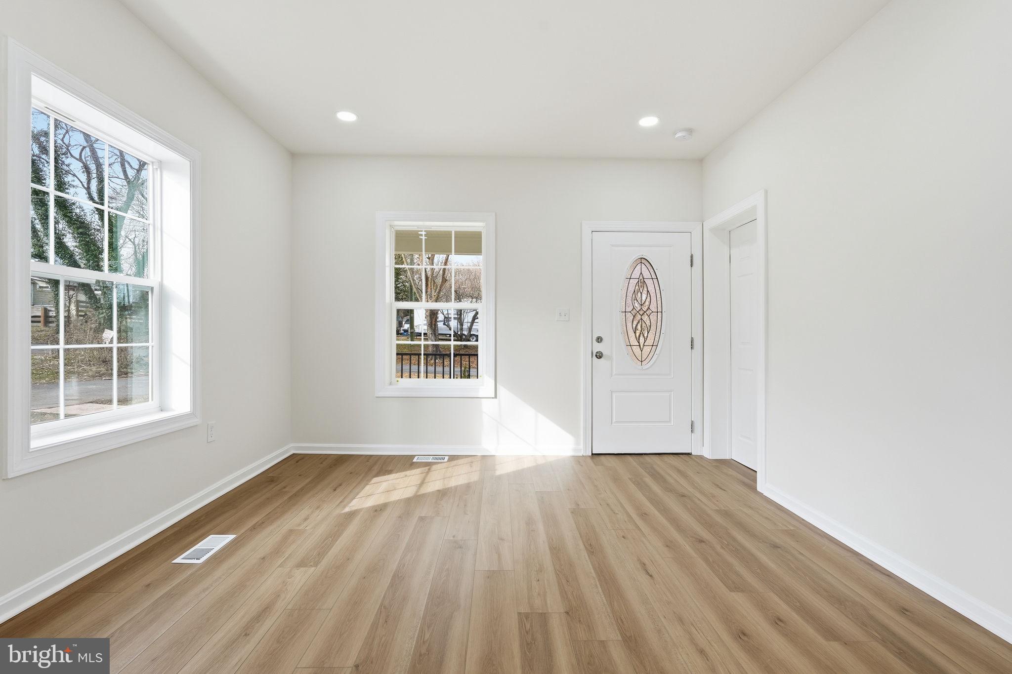 12219 River Road Remington, VA 22734 - Photo 9 of 31 enter front door to living room