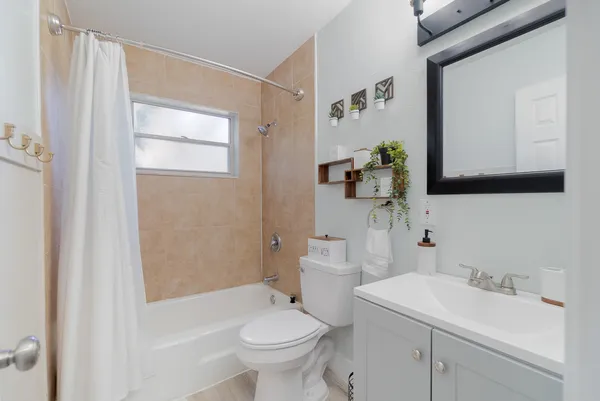 $595,000 | 1416 West Hardee Street, Lantana, FL 33462