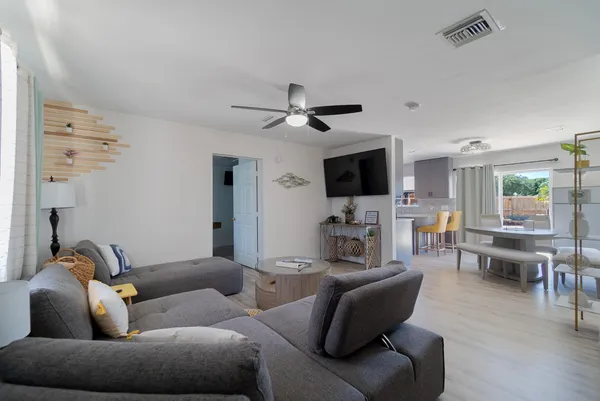 $595,000 | 1416 West Hardee Street, Lantana, FL 33462