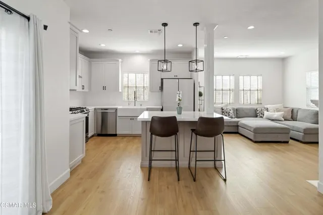 $720,000 | 212 Via Antonio, Newbury Park, CA 91320