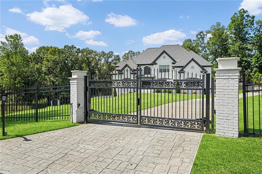 376 Lum Crowe Road Roswell, GA 30075 - Photo 2 of 65 Gallery Image 2
