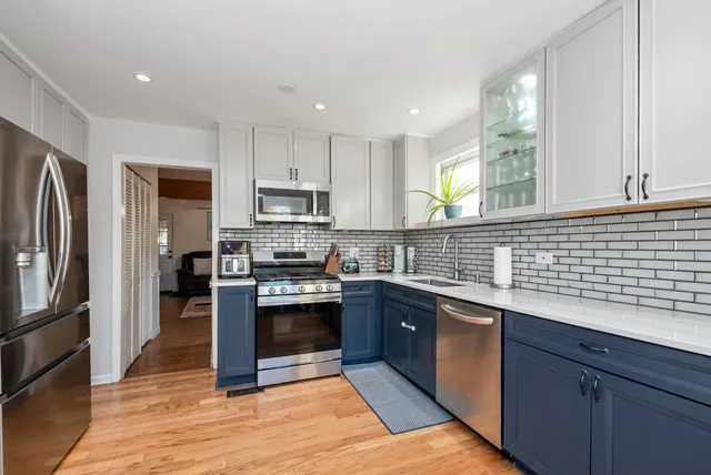 $362,900 | 4045 Stillwell Place, Oak Lawn, IL 60453