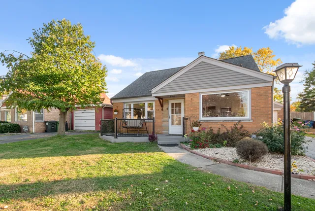 $362,900 | 4045 Stillwell Place, Oak Lawn, IL 60453