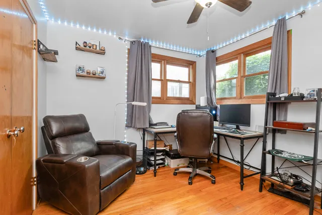 $362,900 | 4045 Stillwell Place, Oak Lawn, IL 60453