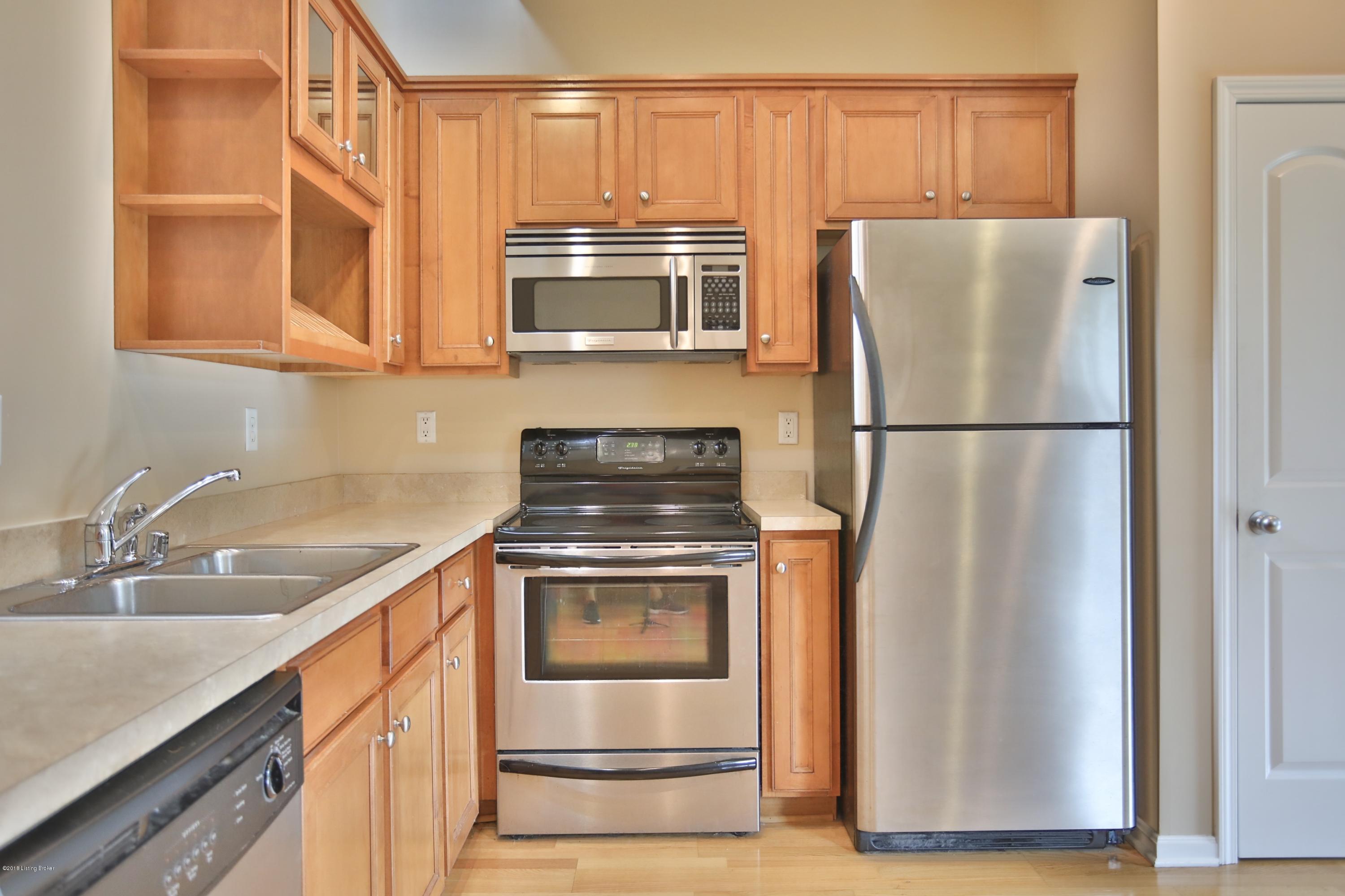353 Kenilworth Road Louisville, KY 40206 - Photo 3 of 15 14
