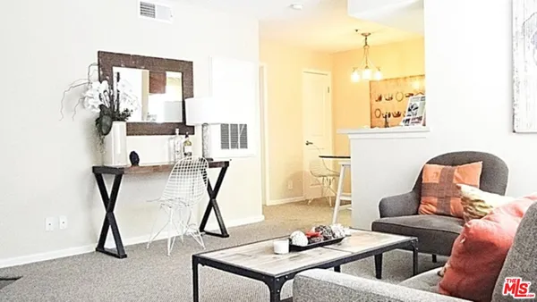 $325,000 | 345 South Alexandria Avenue, Unit 307, Los Angeles, CA 90020